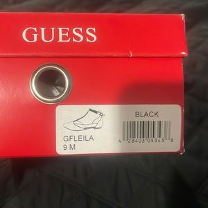 NIB Guess chain strap shoes